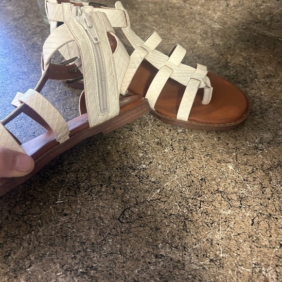 New ZODIAC
Calypso Sandal In White 7 - Picture 7 of 8